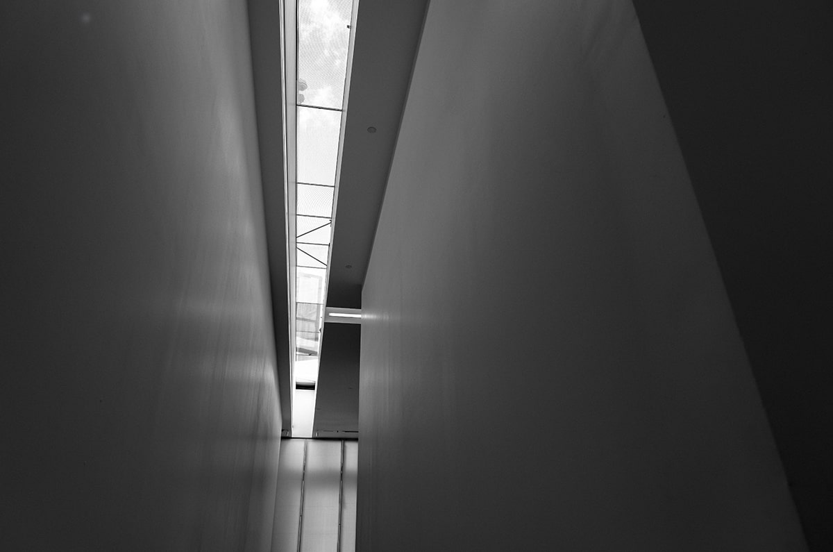 【题干】8.  下面一段话中有四个错别字，把它们找出来填入表